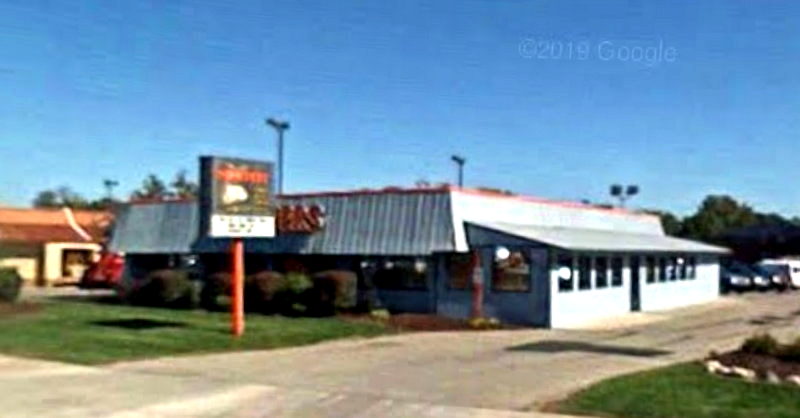 Hooters - Sterling Heights - 40300 Van Dyke (newer photo)